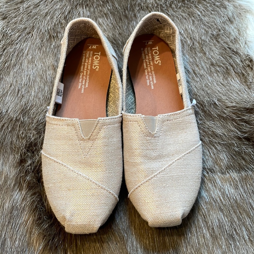 TOMS like new - Picture 1 of 6